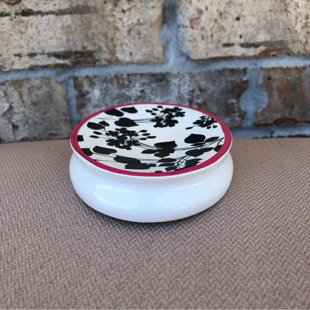 Steve Madden Ceramic Juliet Soap Dish Vase Black White floral Bathroom Accessory